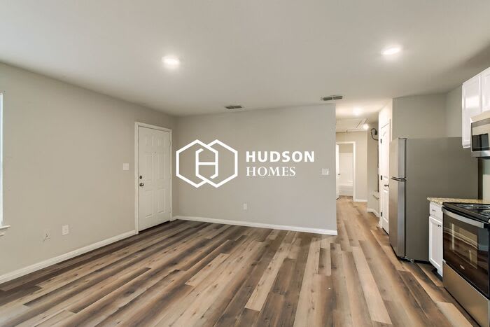 1320 Oak Street – photo 5