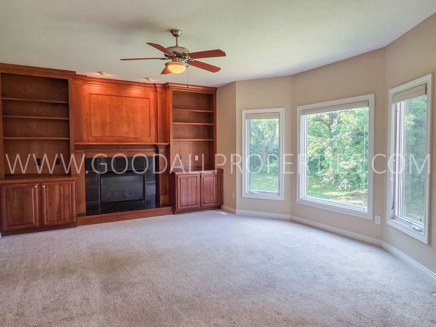 Price drop!! Spacious 4-Bedroom Urbandale Home in Waukee Schools with 3-Car Garage – photo 3