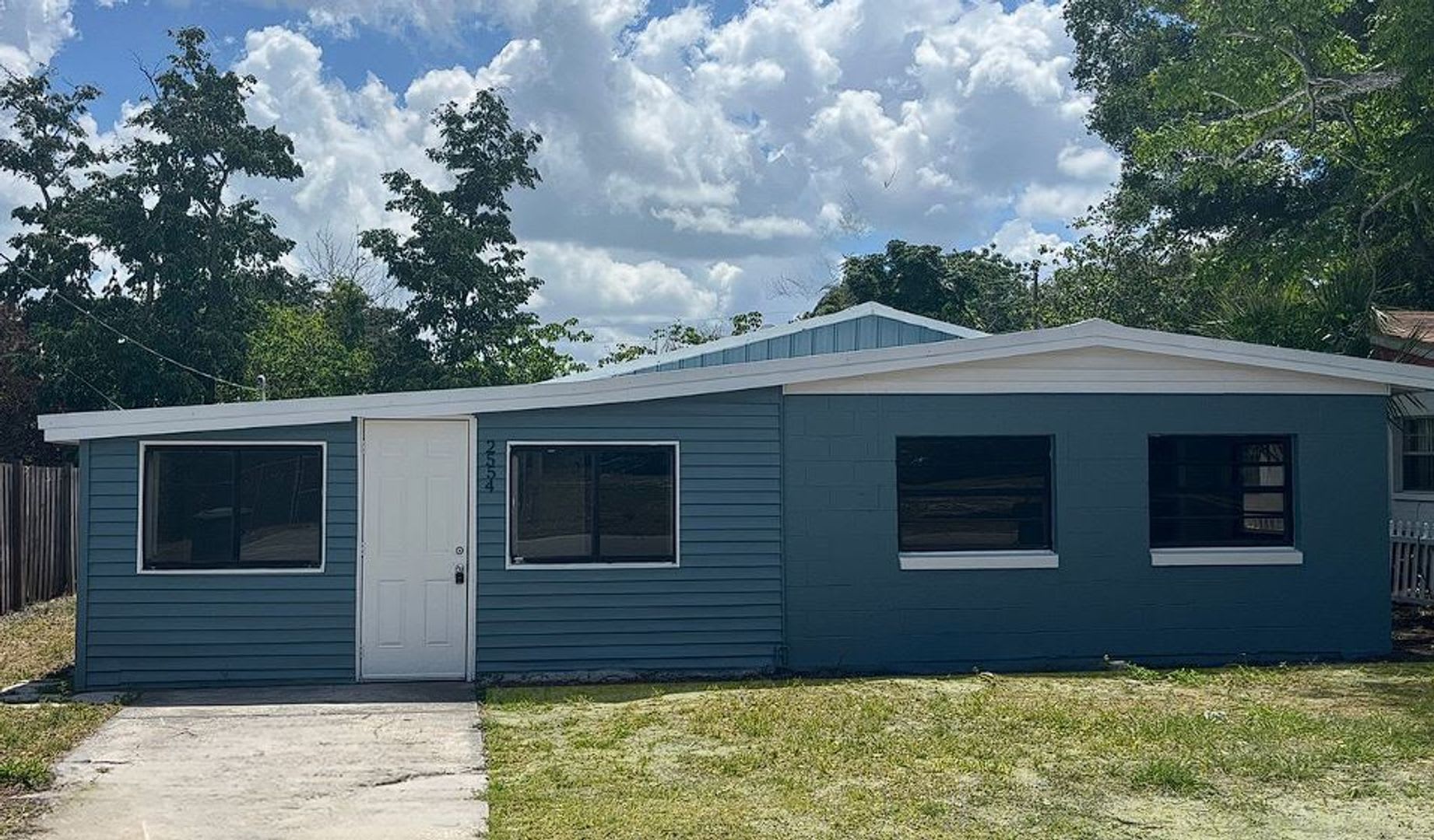 Spacious Remodeled 6BR/1BA Home with Fenced Backyard in Winter Haven! – photo 1