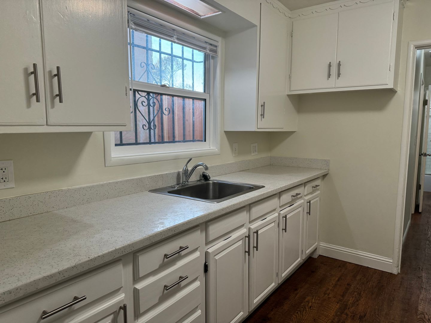 2 Bed 1 Bath House In Oakland – photo 3