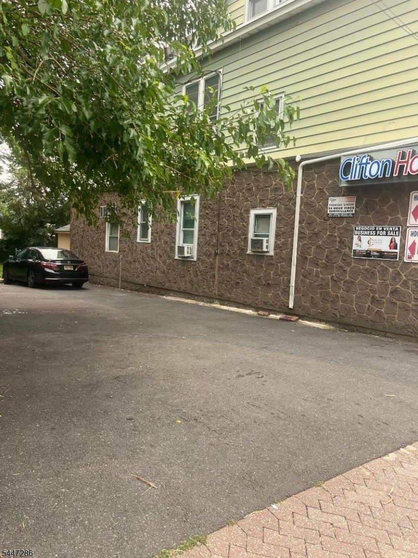 673 Clifton Ave – photo 3