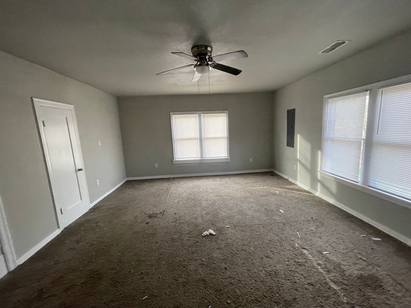 5 bedroom, 2 bath – photo 3