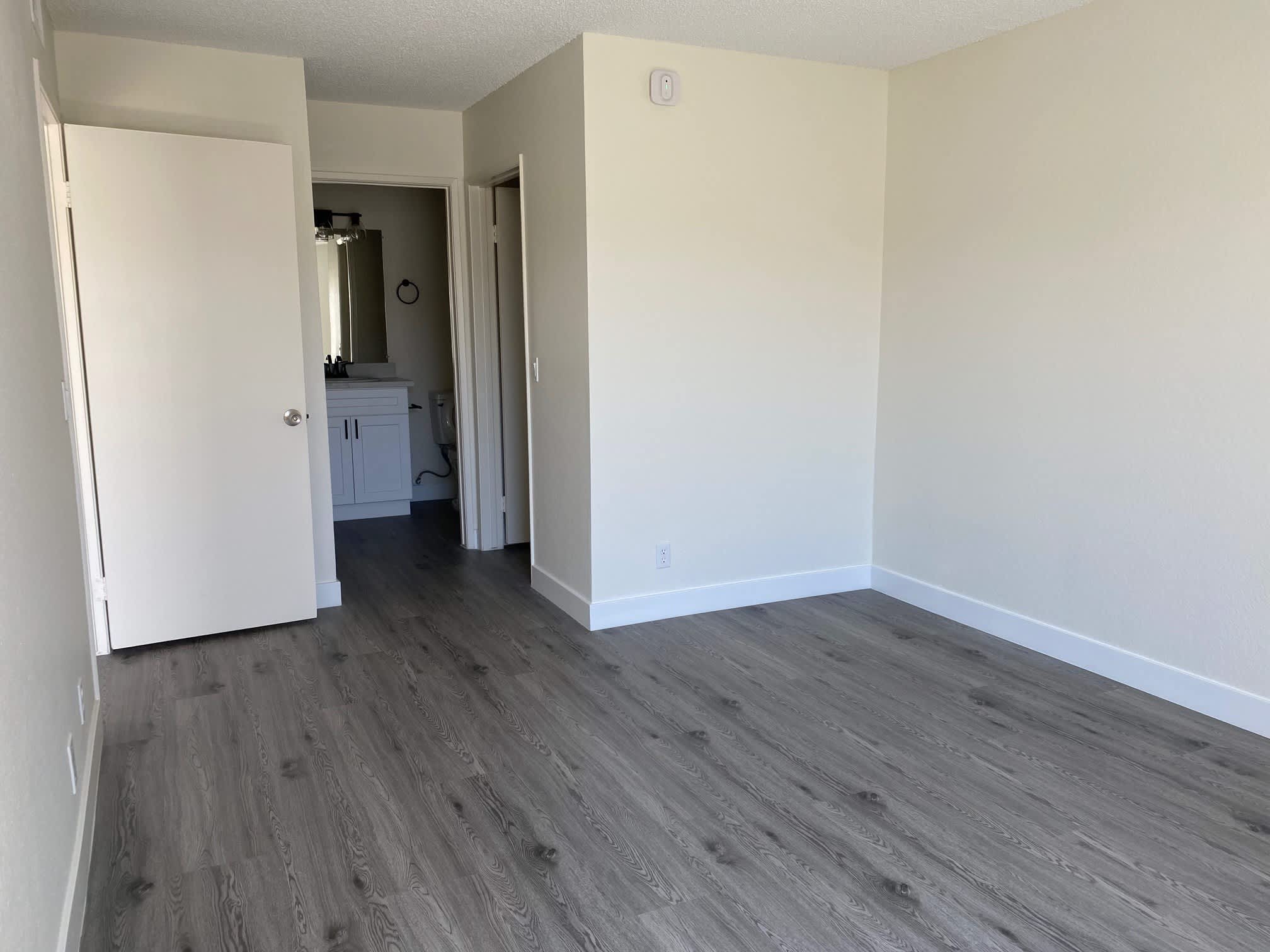 7636 Fulton Ave – photo 3