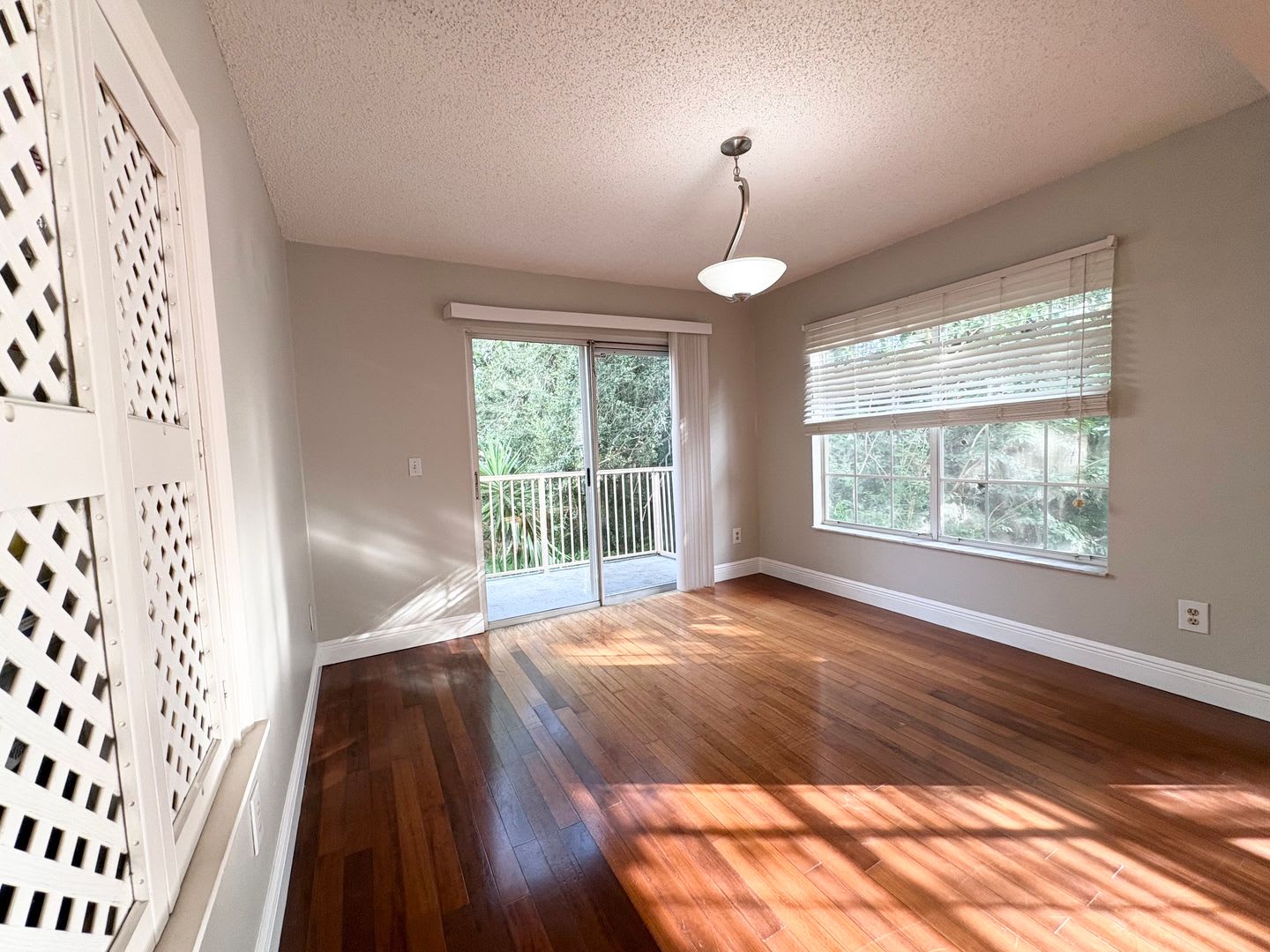 Charming 3B/2B Carpet Free Condo – photo 5
