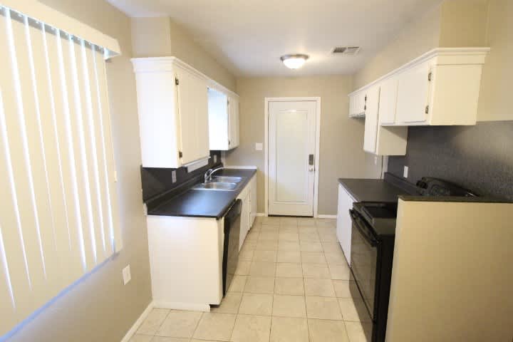 704 Nw 1st St – photo 3