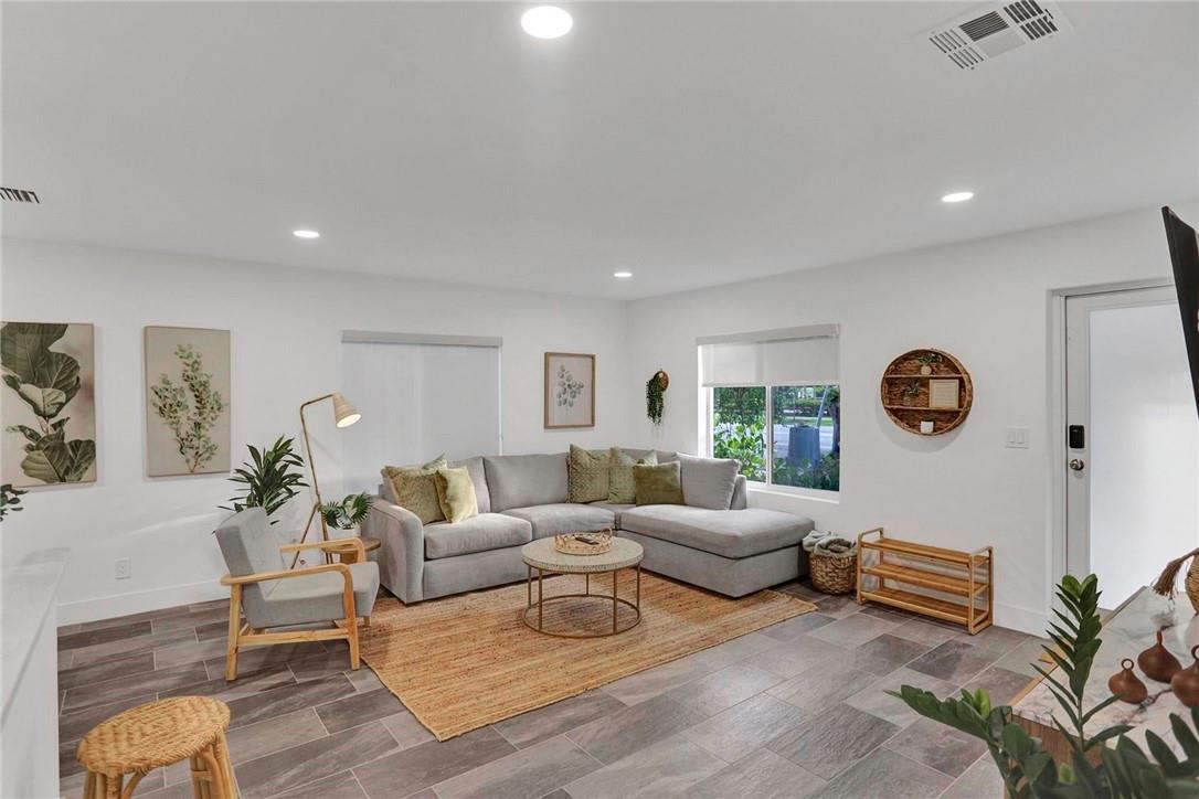 1121 Southwest 15th Avenue – photo 3
