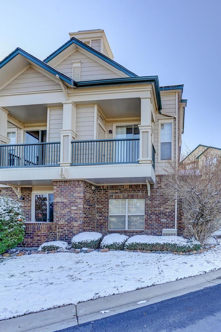 Bright Corner 3BR Condo with Garage in Superior! Available NOW! – photo 1