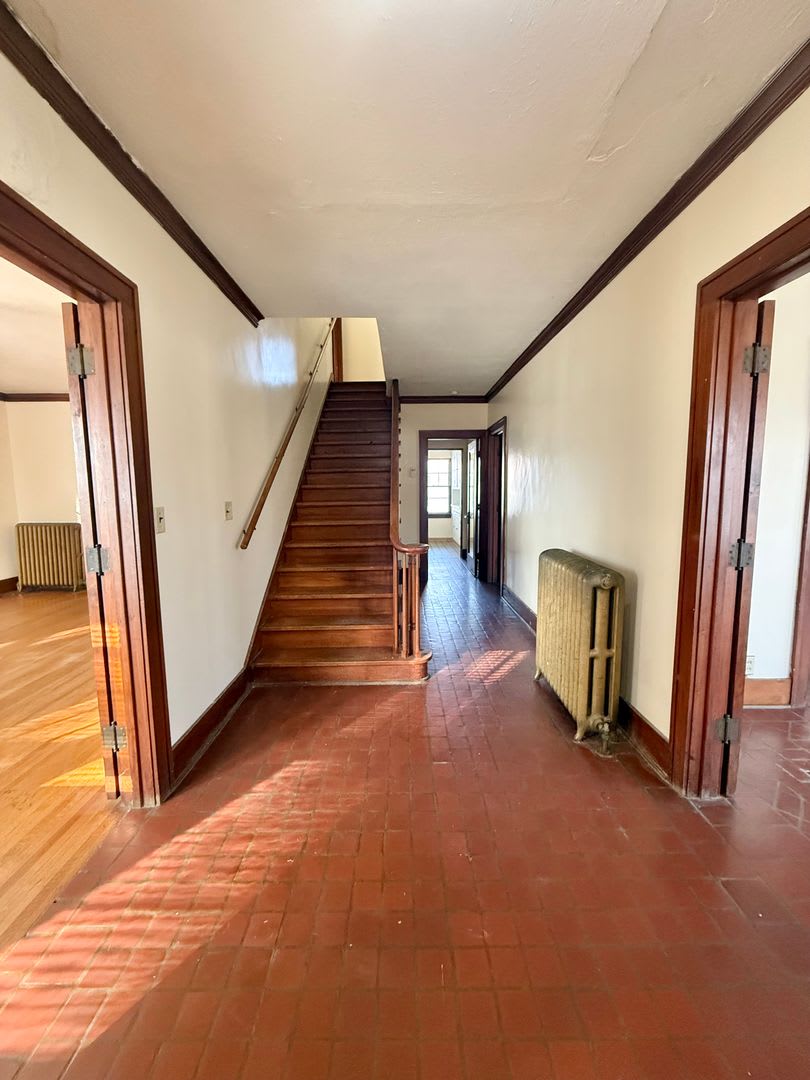 Massive 4 Bedroom, 2 Bath Brick Home – photo 3