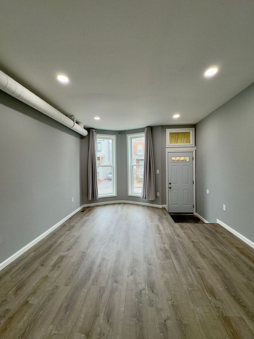 4-Bedroom Townhome W/Modern Amenities – photo 4