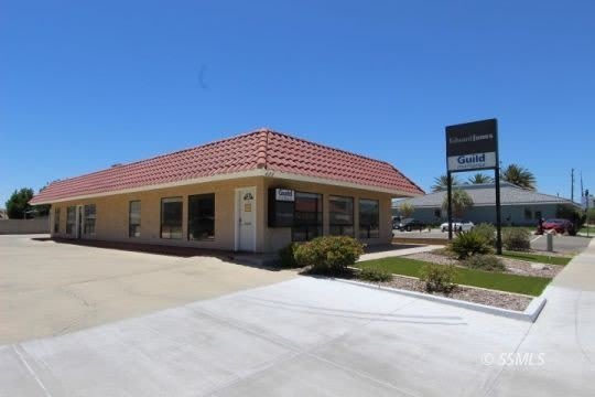 425 W Drummond Ave – photo 2