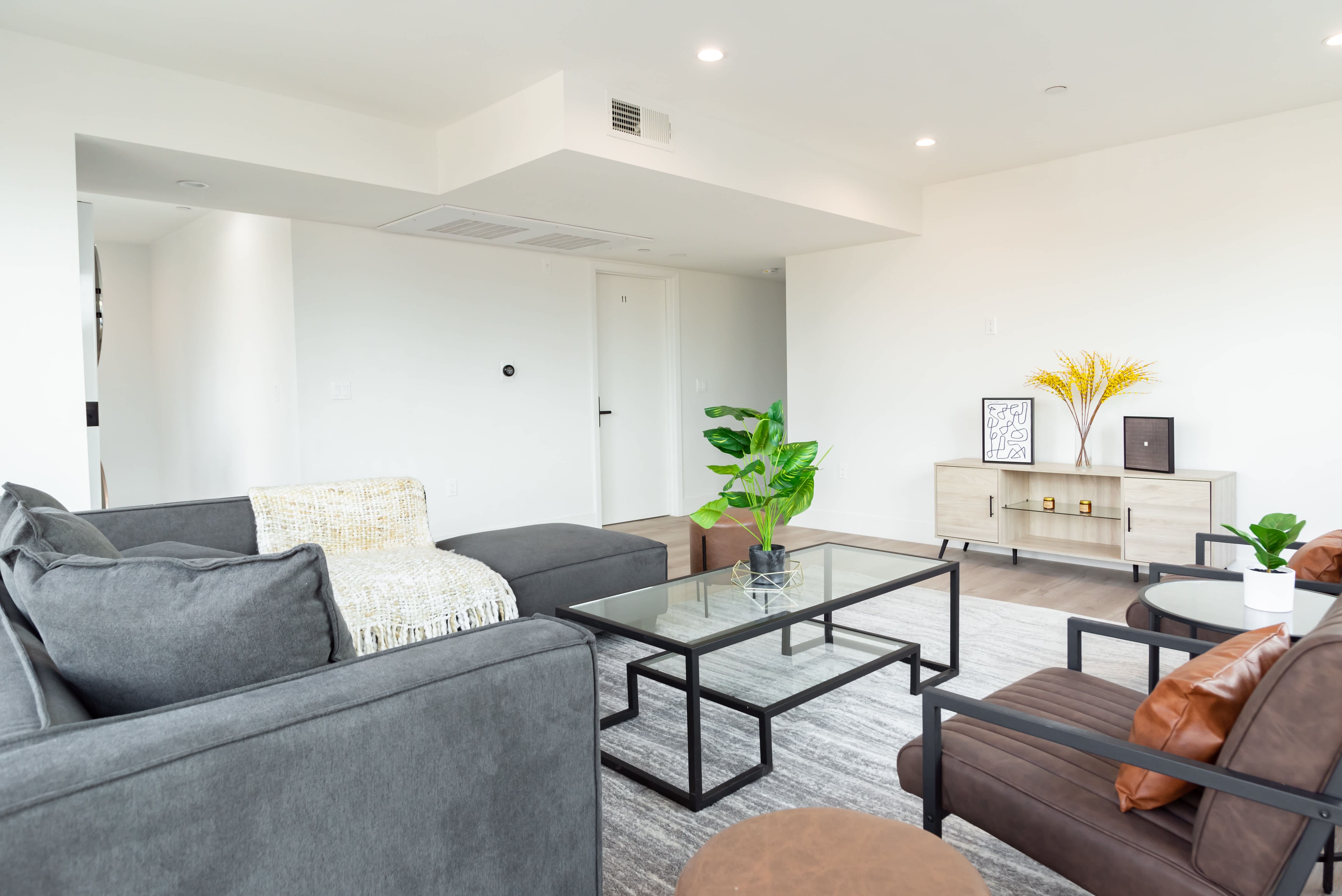 1622 W 35th Street – photo 2