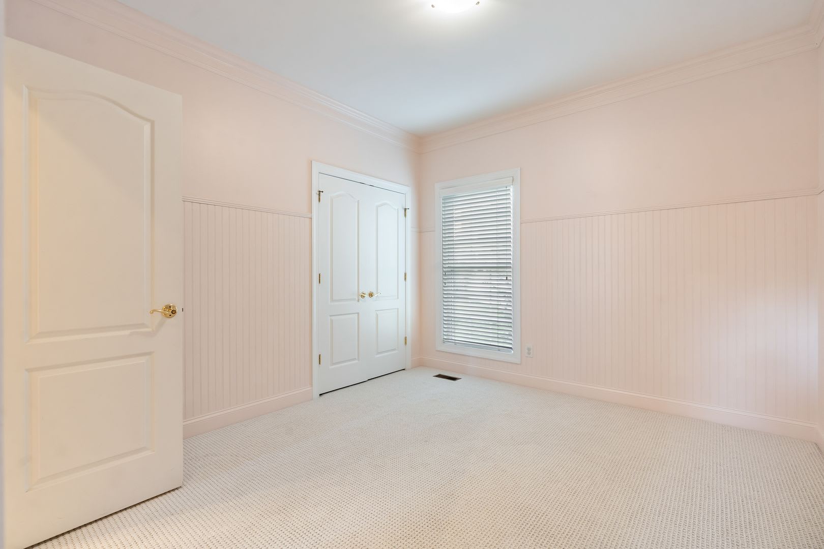 Welcome to Governor's Village Sprawling one level living with added Bonus space – photo 5