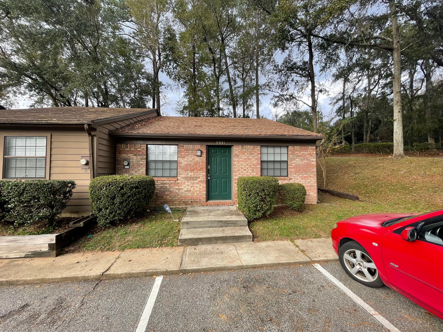 MOVE IN SPECIAL!! Super Cute 2 bedroom townhome! – photo 1