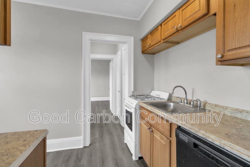 1016 Amherst St – photo 2