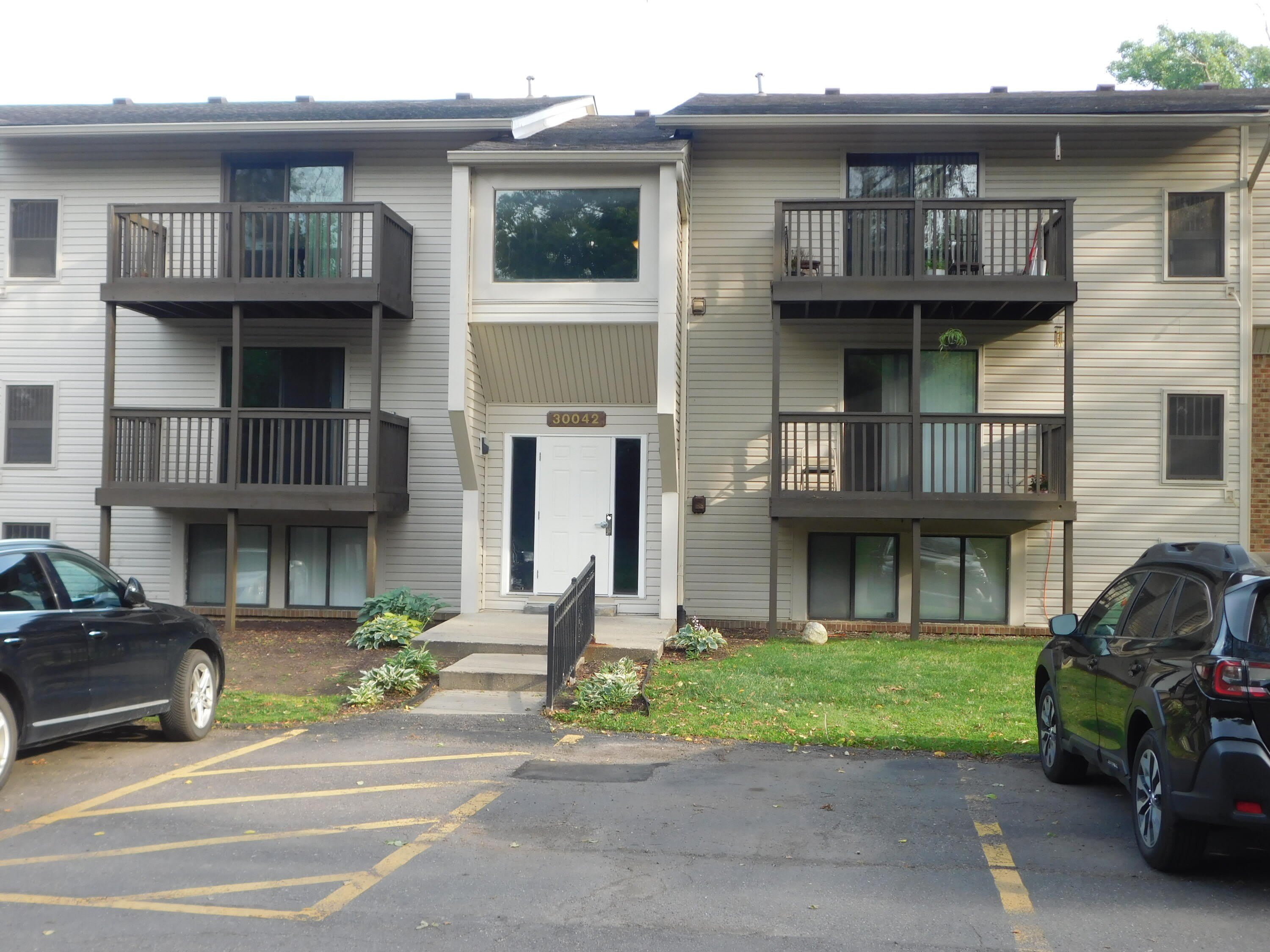 30042 W 12 Mile Road – photo 1