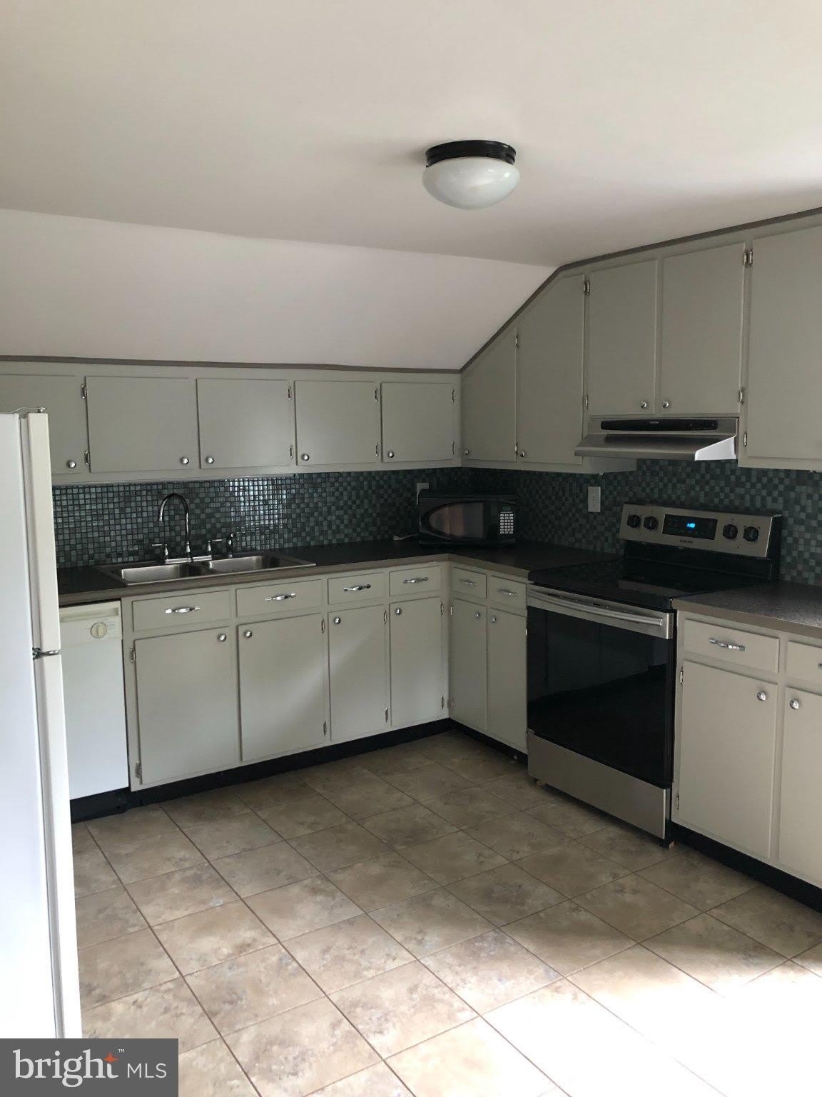 185 MAIN Street – photo 2