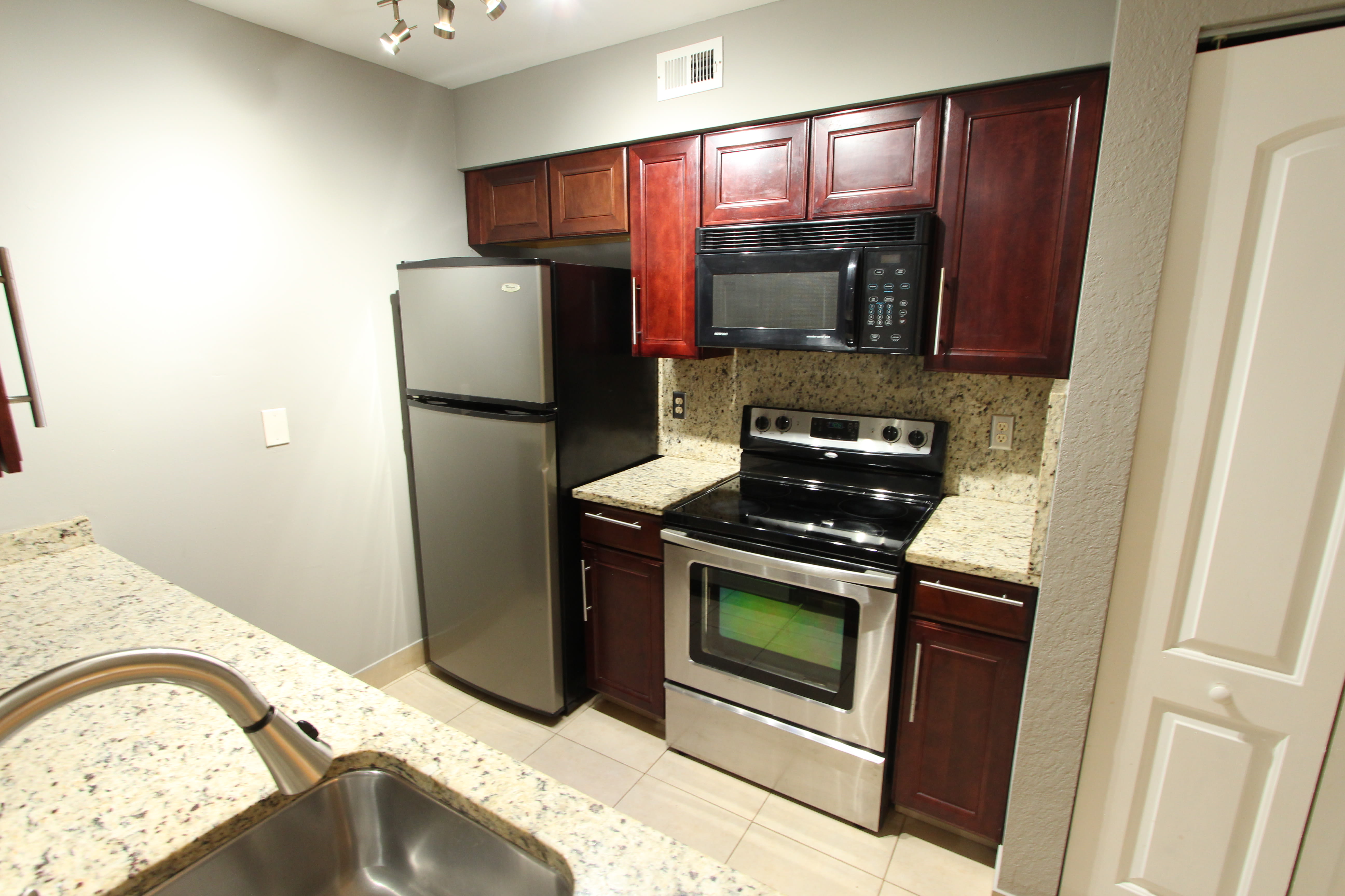 2850 N Oakland Forest Dr Apt 107 – photo 1