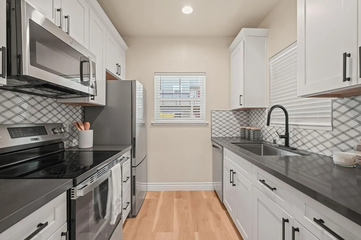 211 S Fremont St Apt 204 – photo 5