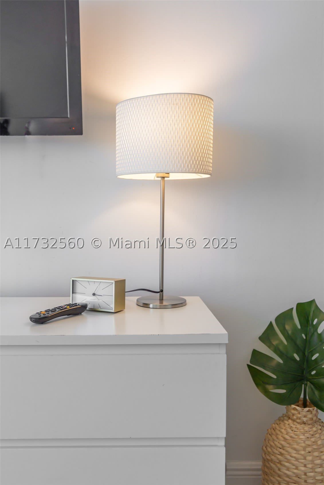5445 Collins Ave – photo 1