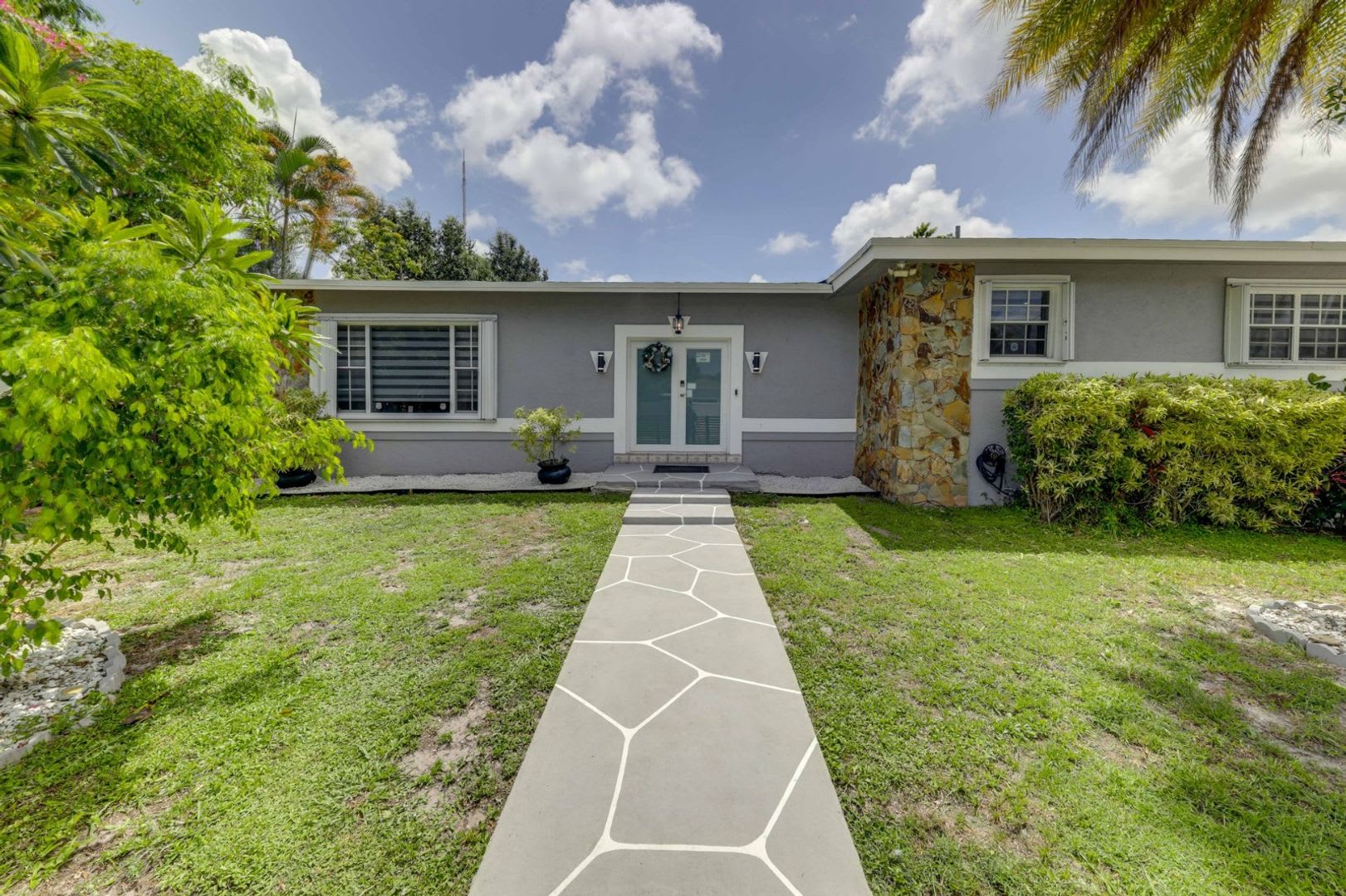 Spacious 3-Bedroom West Park Home with Private Pool – photo 3