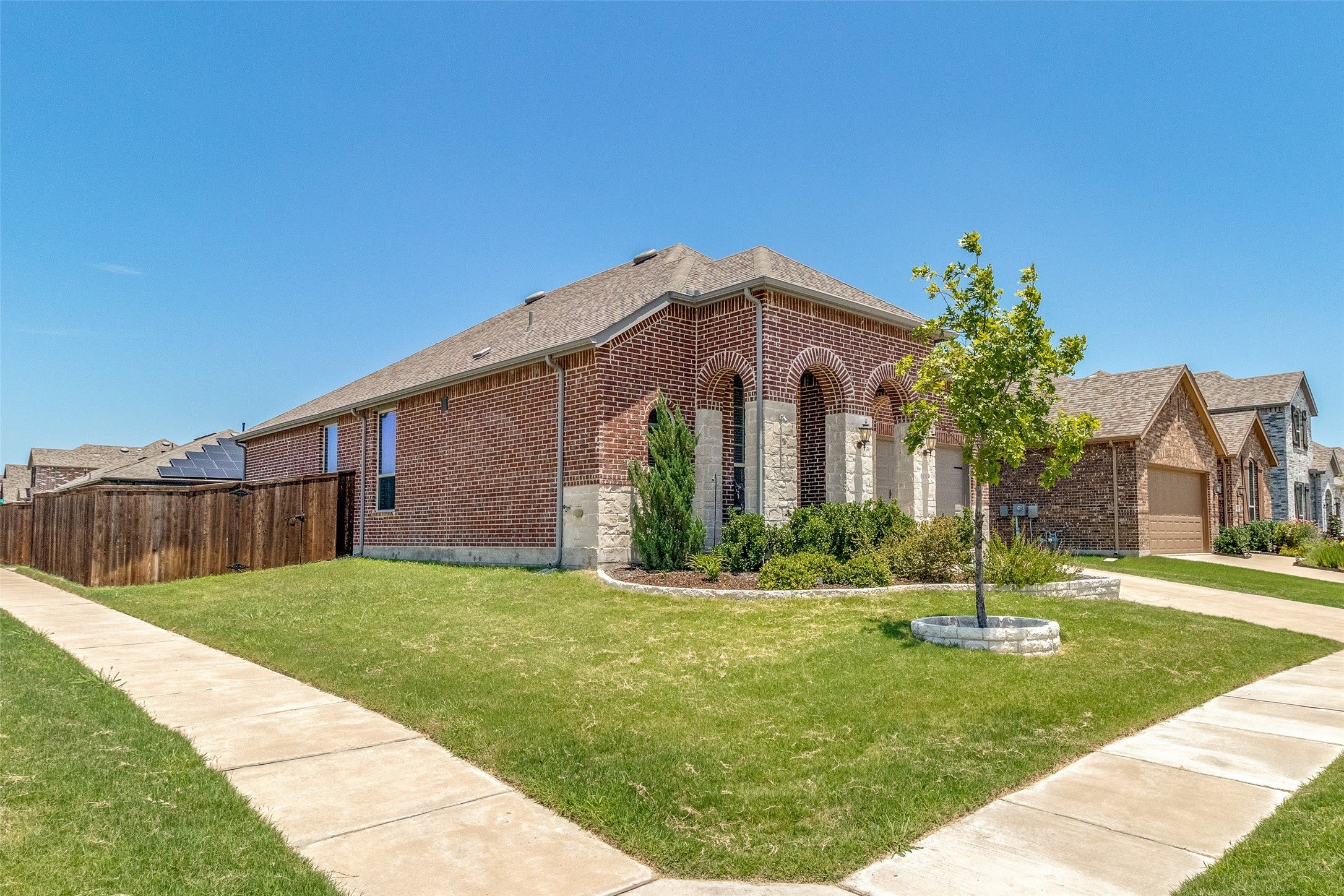 1130 Chatsworth Drive – photo 1