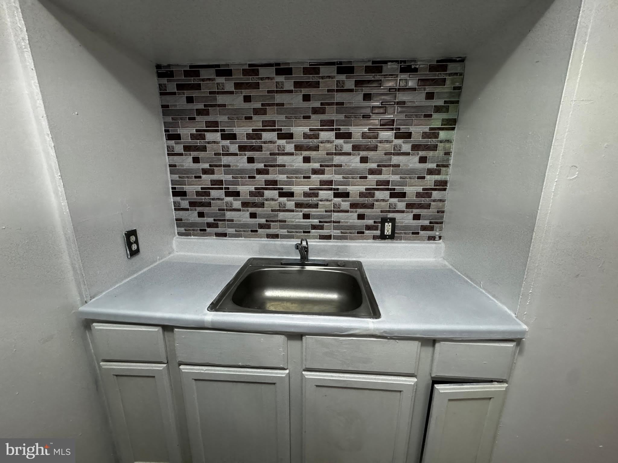 323 E VINE Street – photo 5
