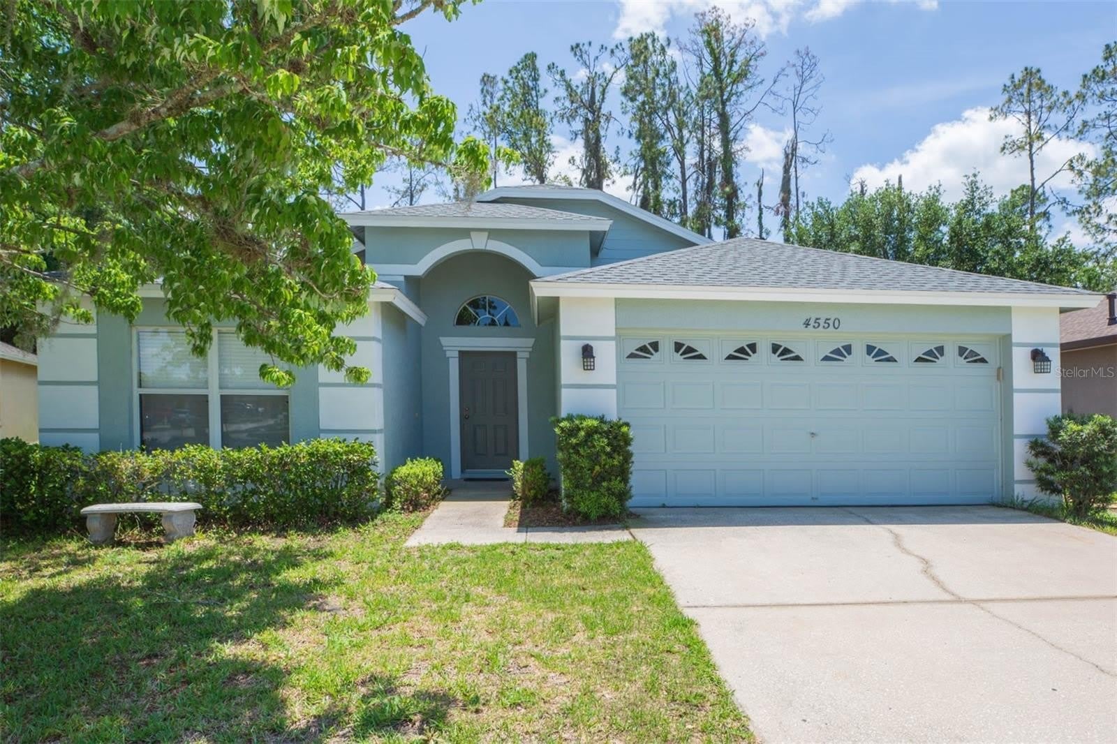 4550 ROUNDVIEW Court – photo 1