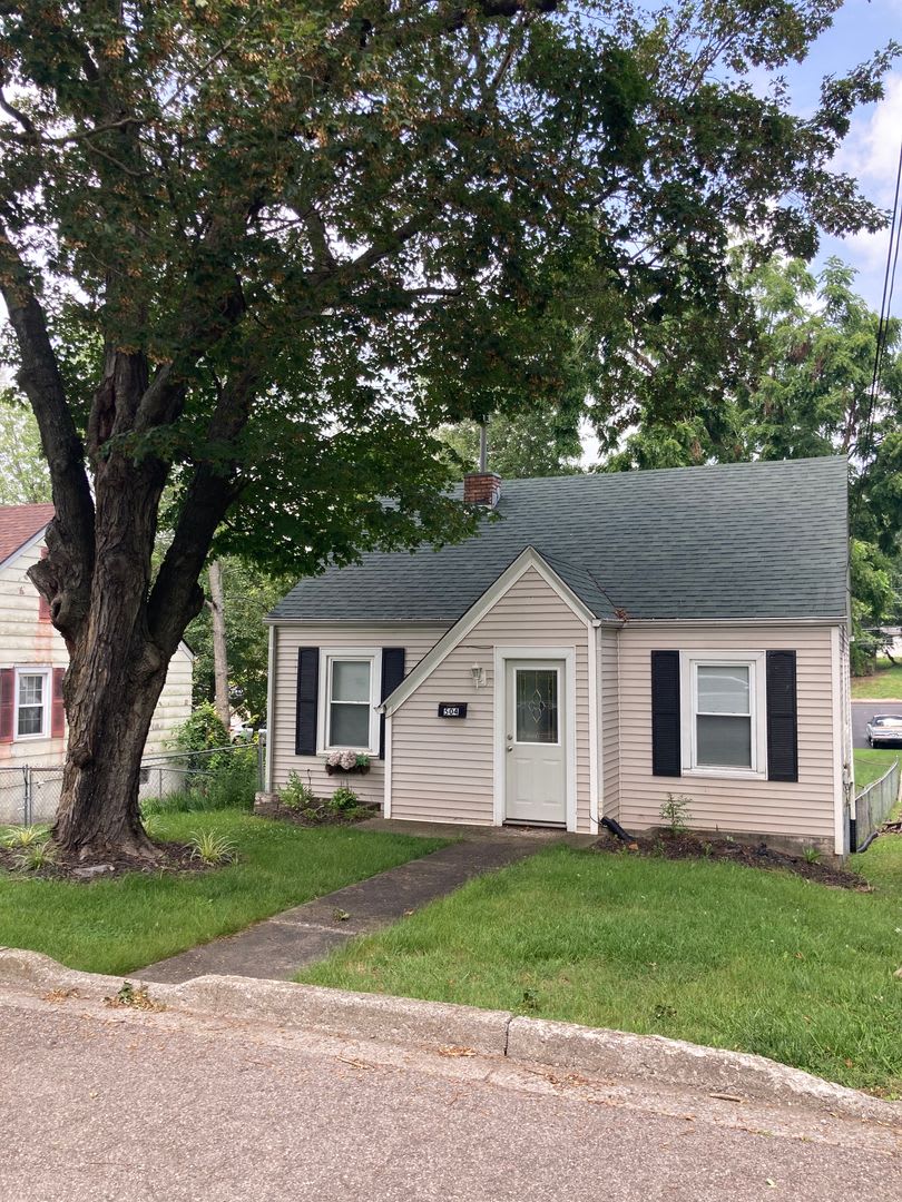 ** NO August Prorated Rent with Signed Lease NOW! ** – photo 2