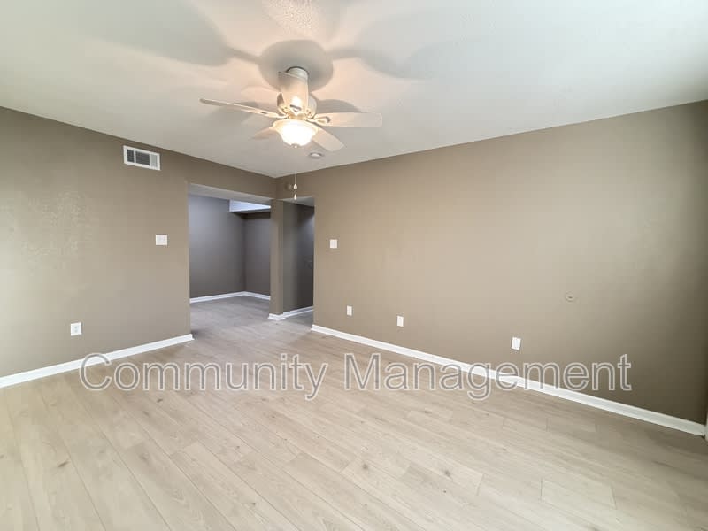 2150 N Sherwood Forest Dr – photo 4