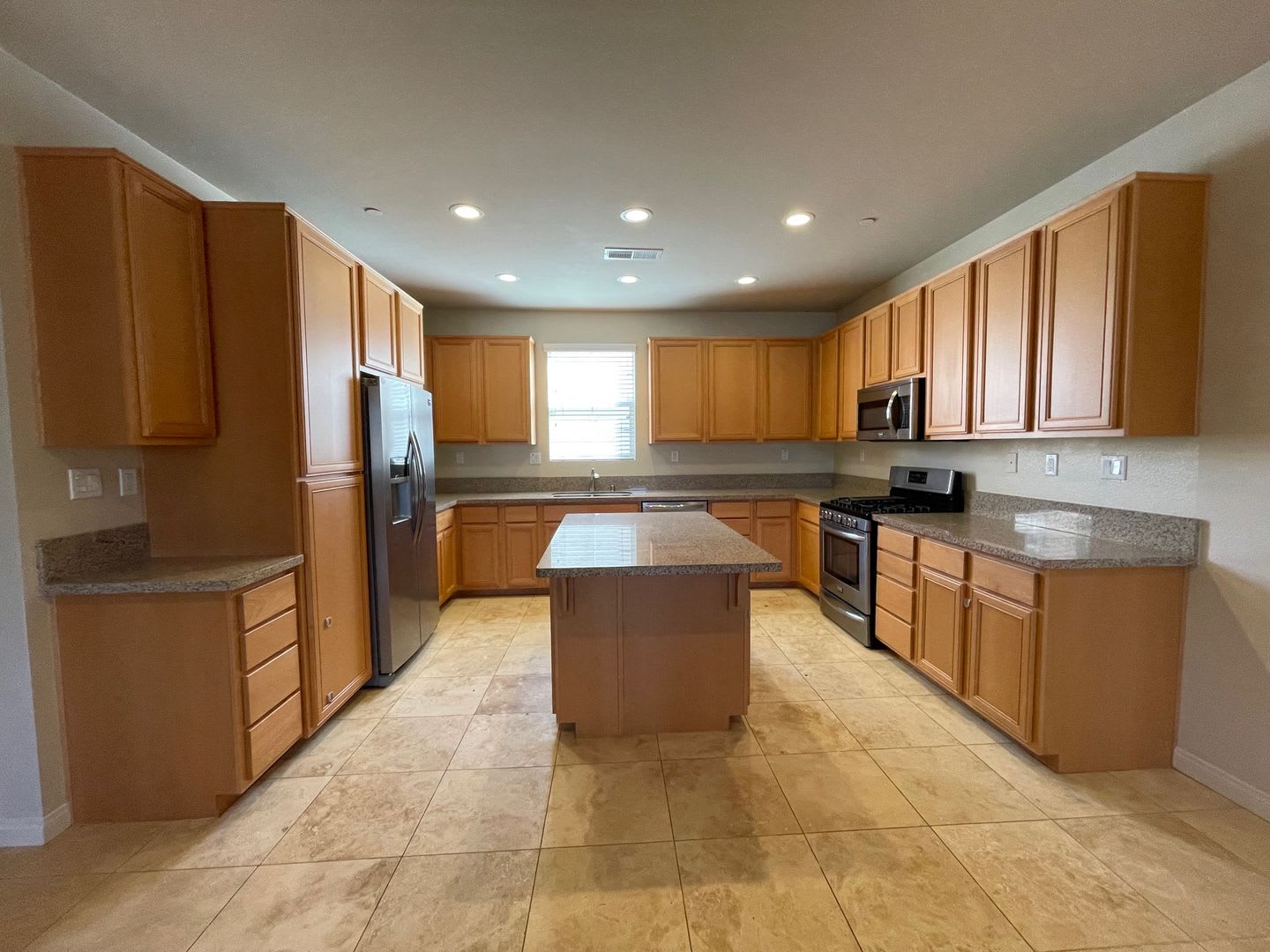 Gorgeous Tri-Level Home in El Cajon! 3 Bedroom 3.5 Bathroom in El Cajon! – photo 3