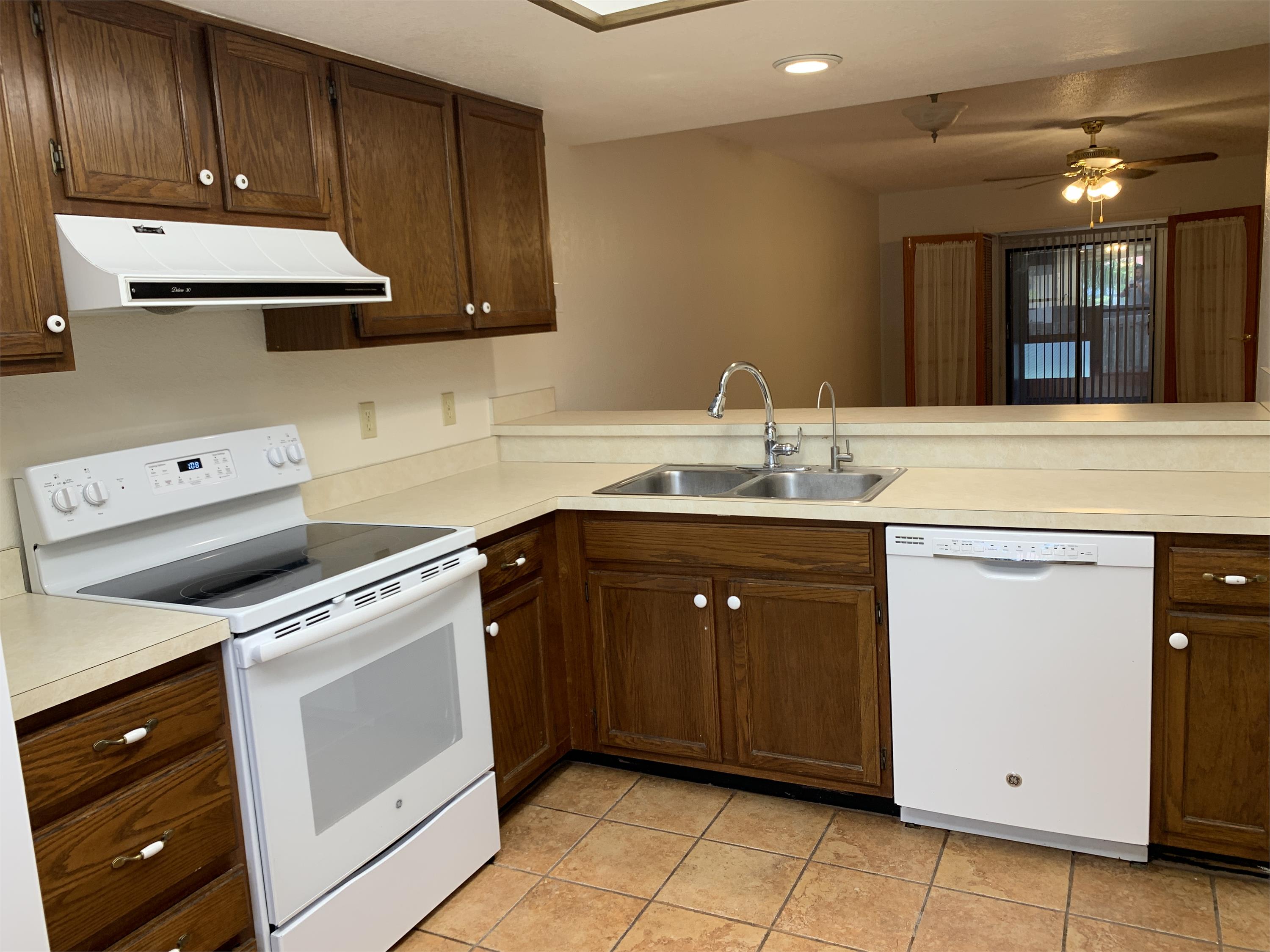7360 ULMERTON RD APT 4D – photo 4