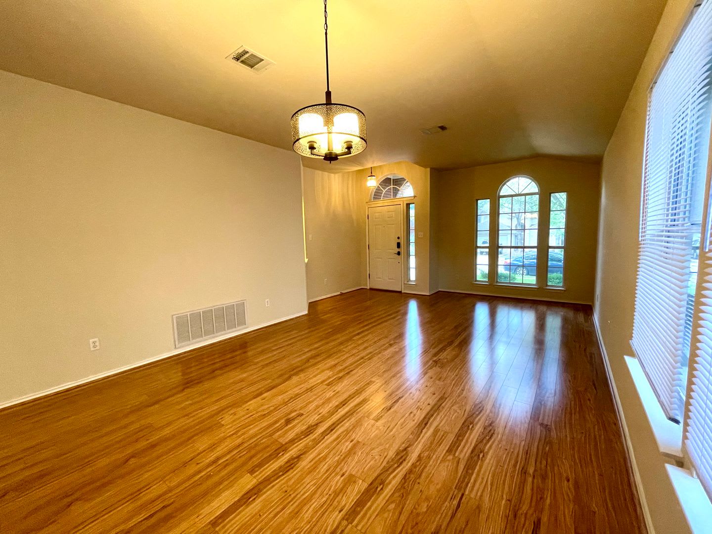 Well Maintained 3 Bedroom 2 Bathroom In Northwood – photo 4