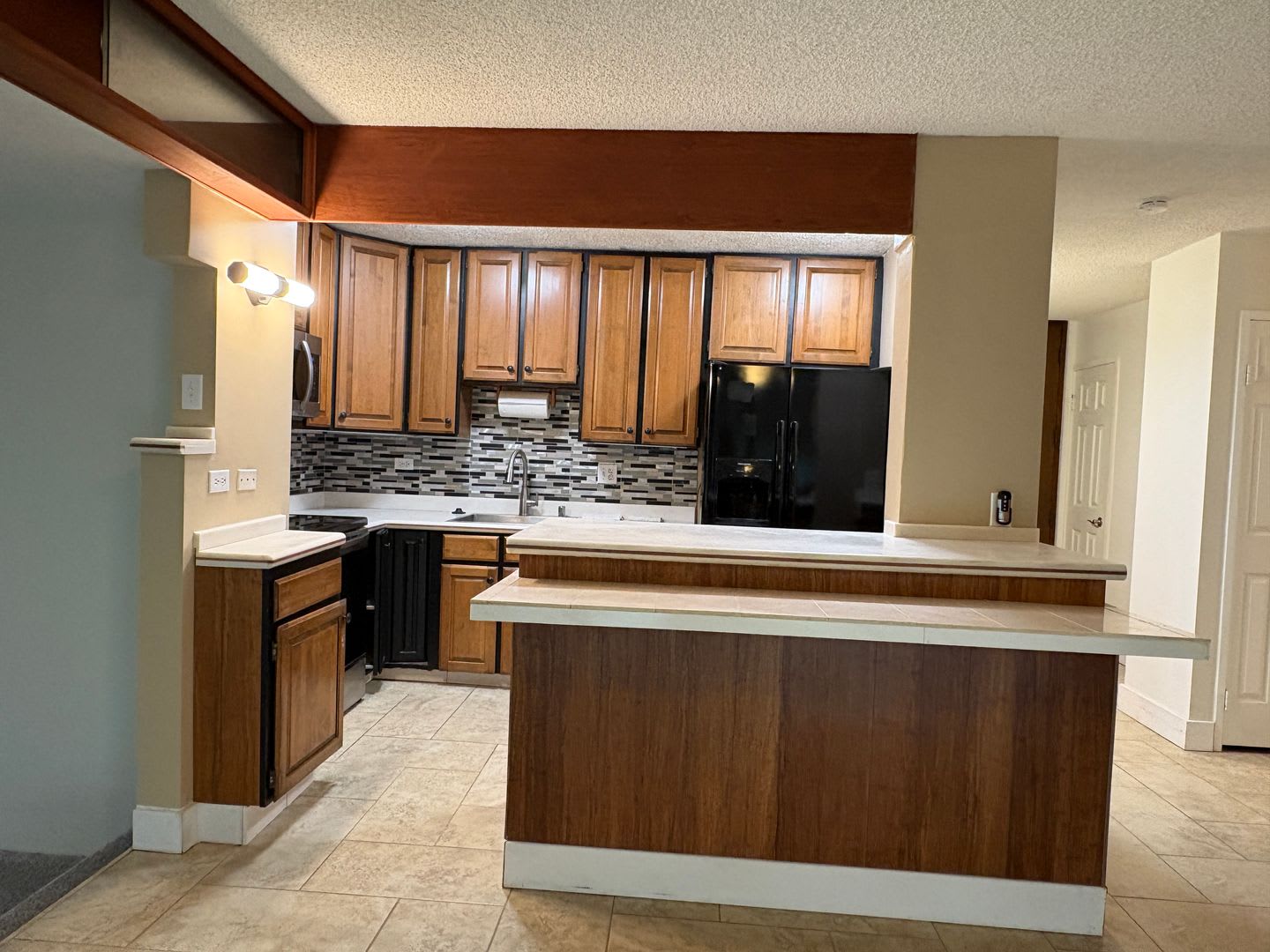 Spacious 2BR 2 Bath condo desirable end/corner 1st floor unit – photo 5