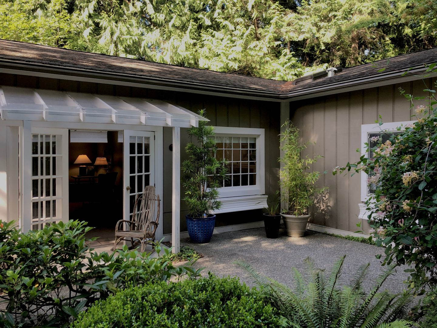 Charming Oversized One Bedroom Cottage Nestled Quietly Among A Beautiful Bainbridge Oasis – photo 4