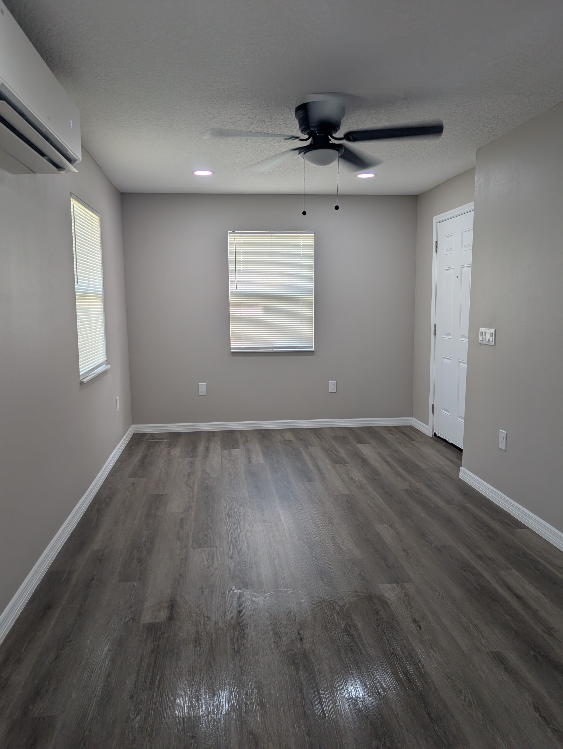 811 Hills St – photo 3