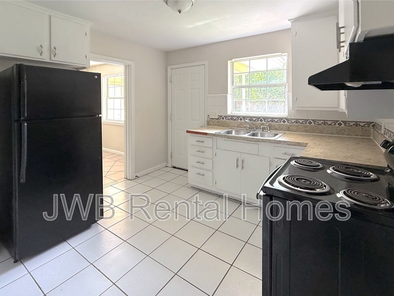 4737 Sprite Rd – photo 3