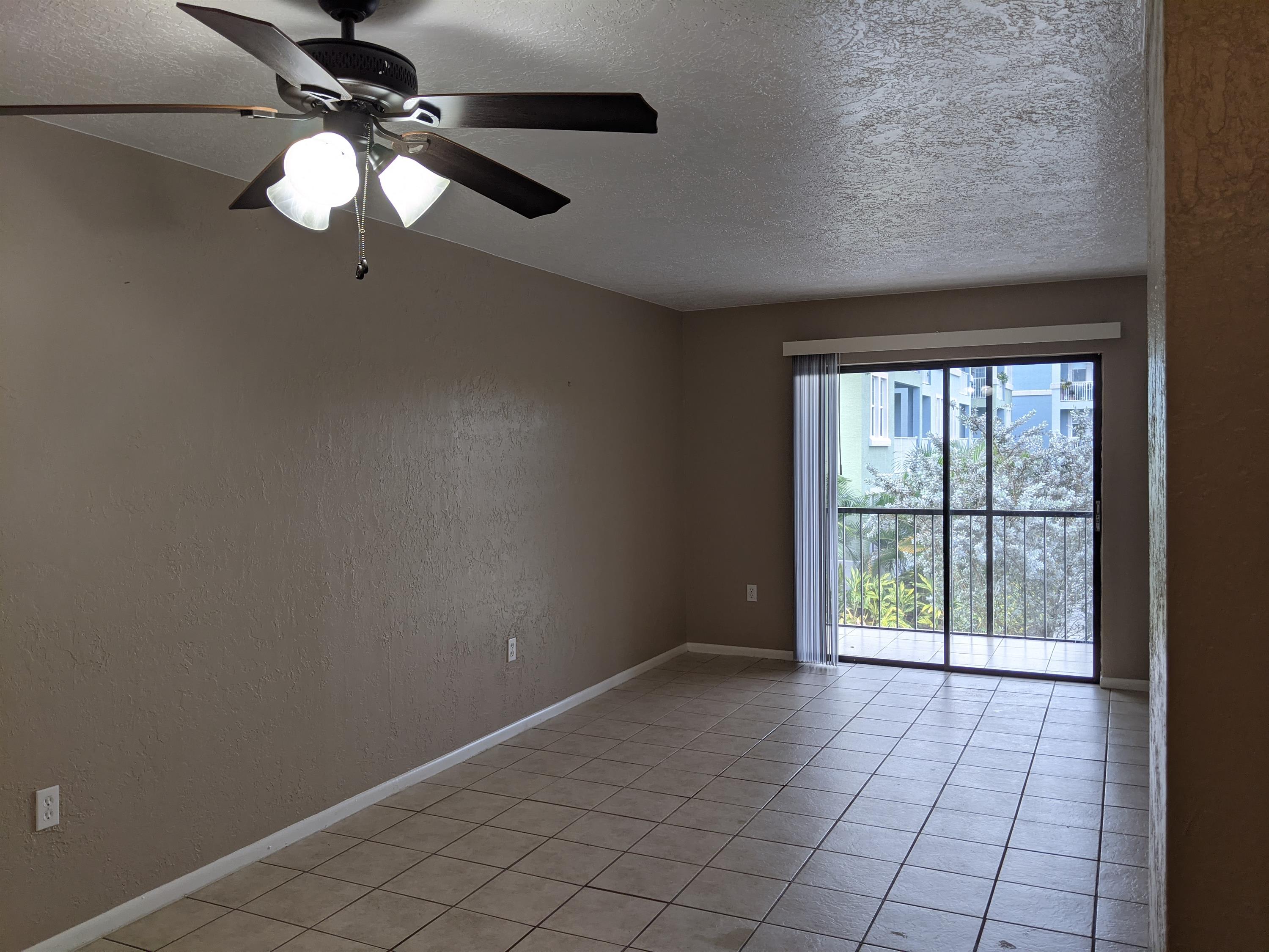 1564 University LaneAPT 806 – photo 4