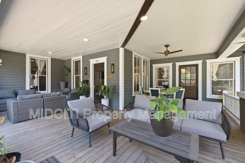 1017 W Hopkins St – photo 3