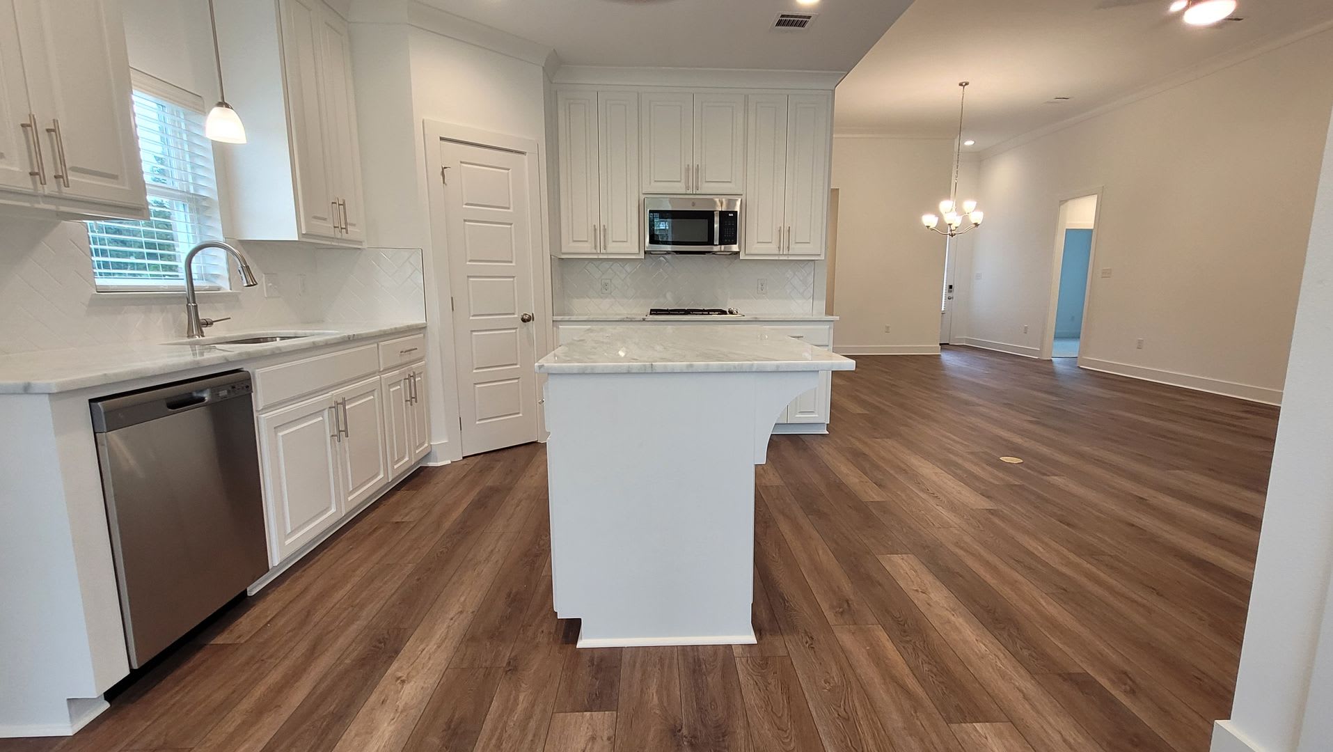 Stunning home in Garden Hill! – photo 3