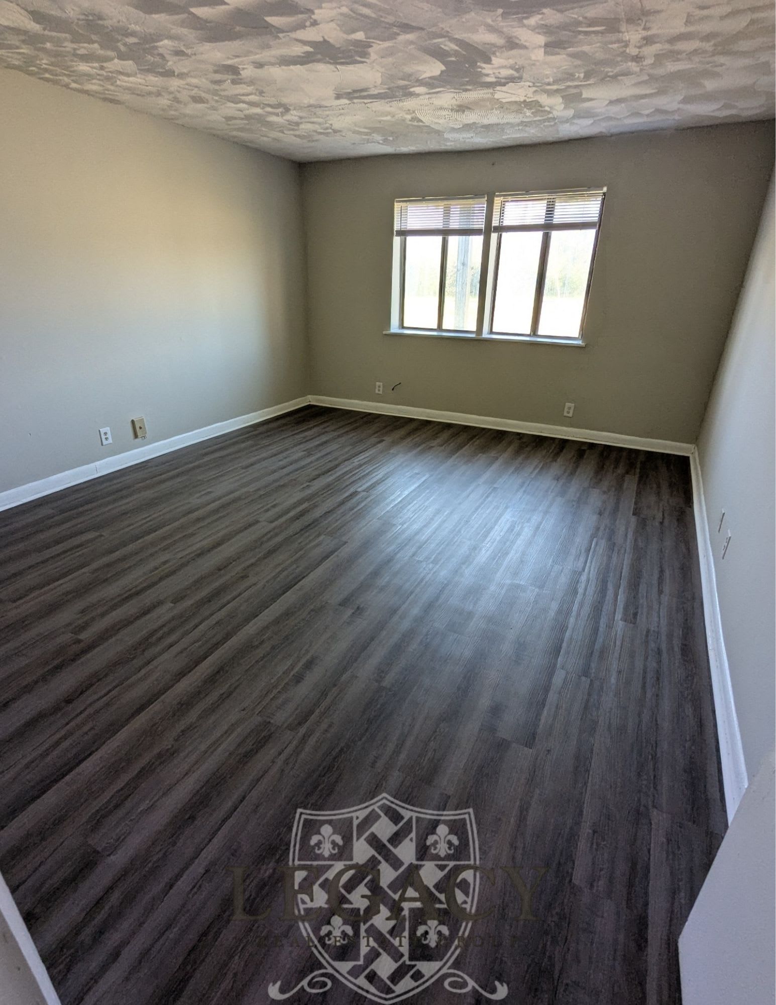 1077 Harold Drive – photo 4