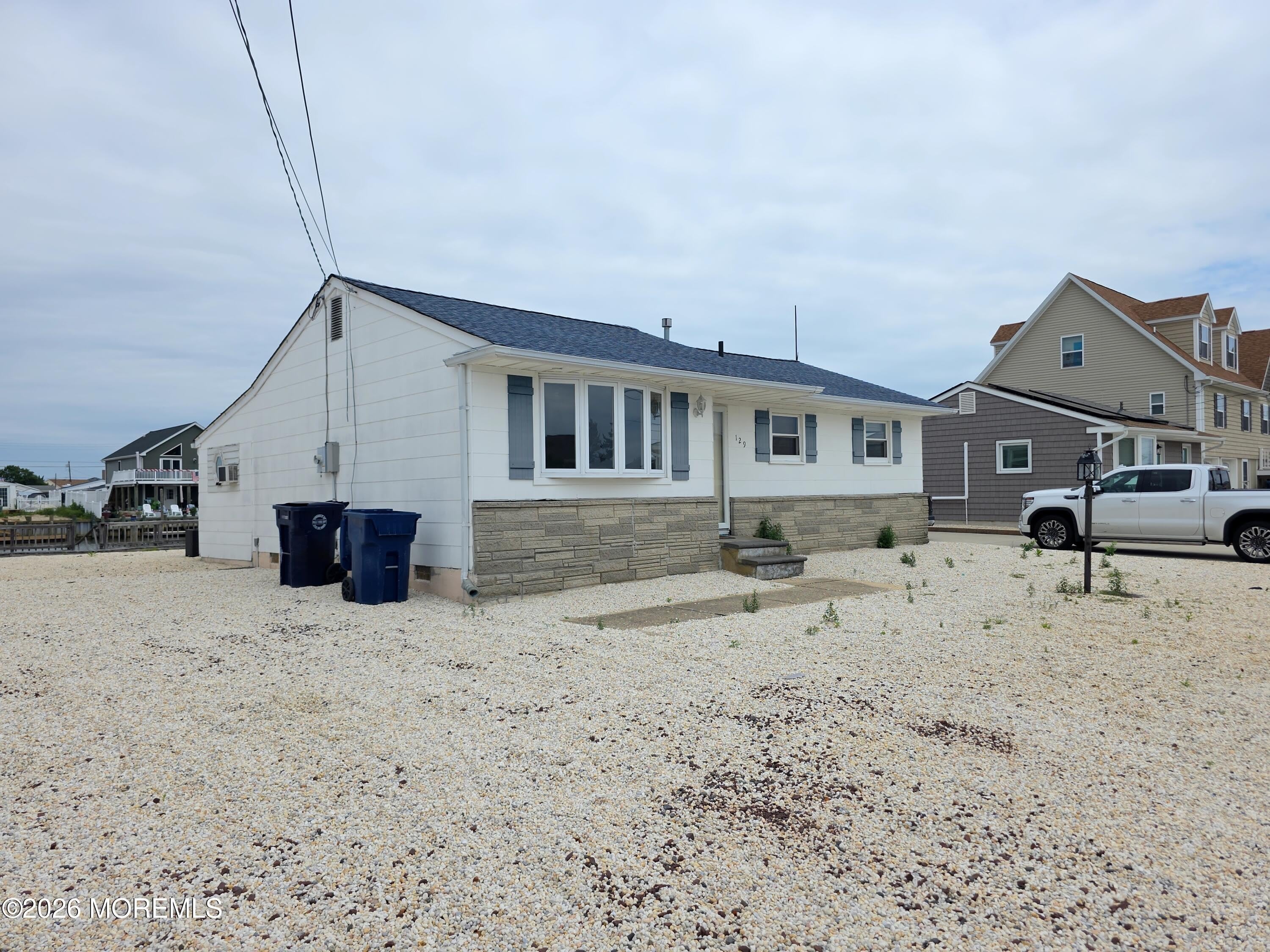 129 E Raritan Drive – photo 2