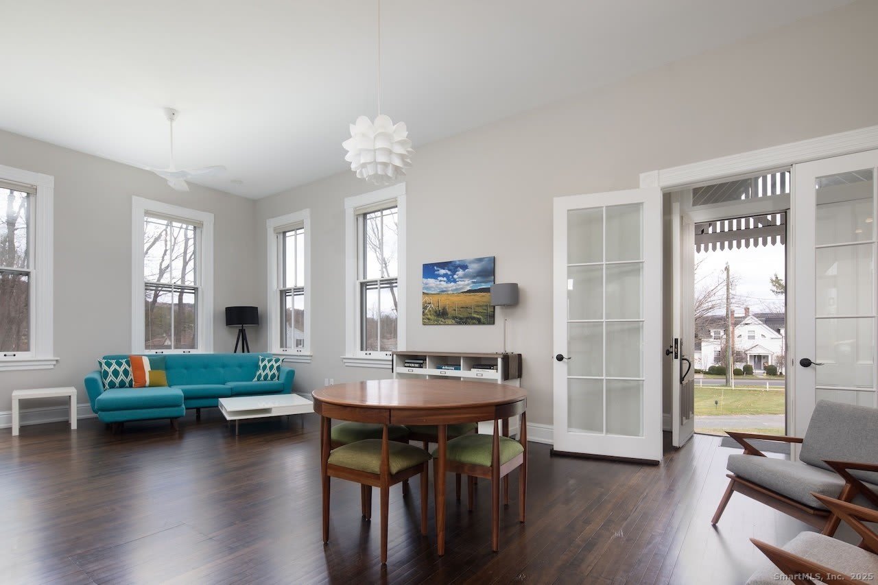 33 Sharon Road – photo 2