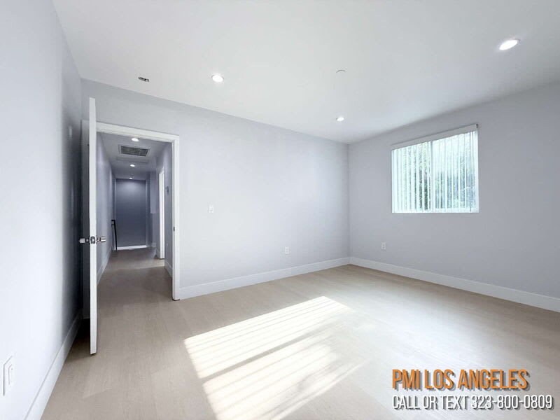 208 1/2 E 87th St – photo 4