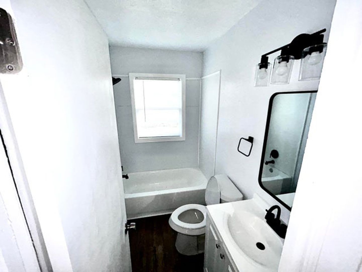 Quaint 4 bed 2 bath home – photo 5