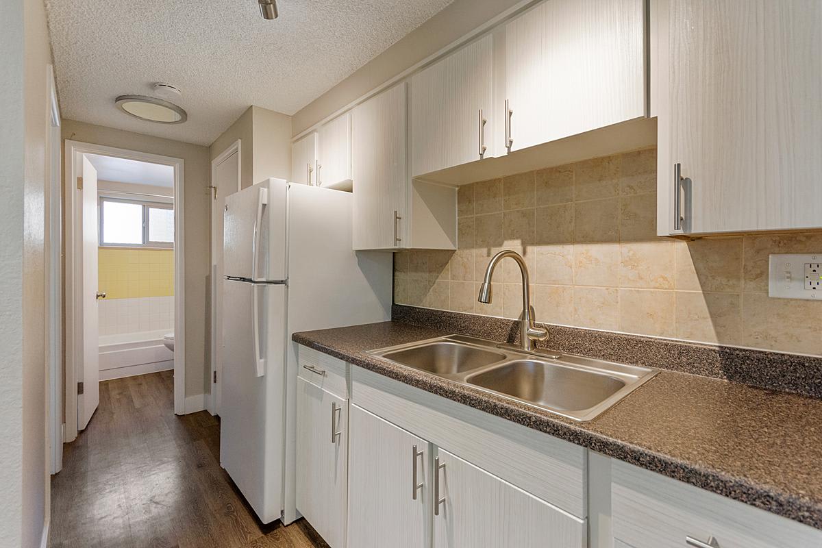South Washington St Apts – photo 3