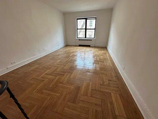 1279 Morris Avenue – photo 3