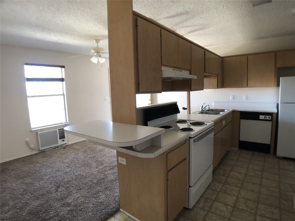 628 N Oakland Avenue – photo 3