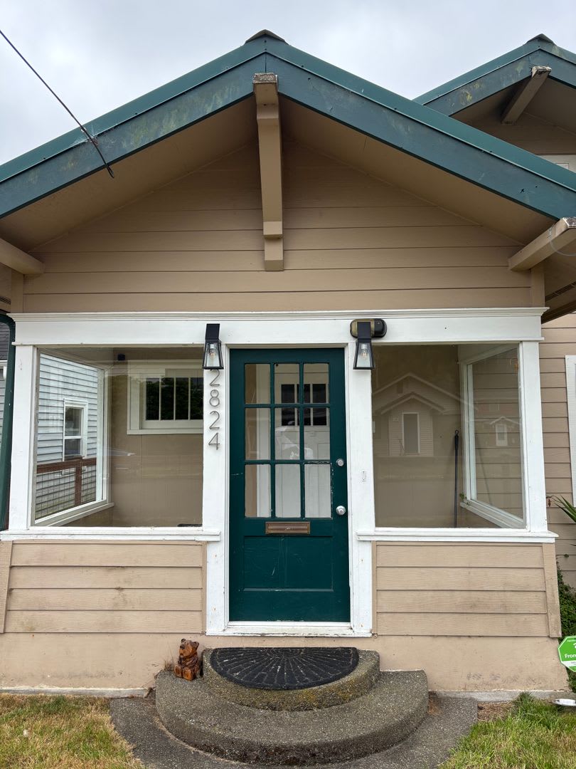 Spacious 3-Bedroom Craftsman Home with Solar Savings and Fully Fenced Yard – photo 3