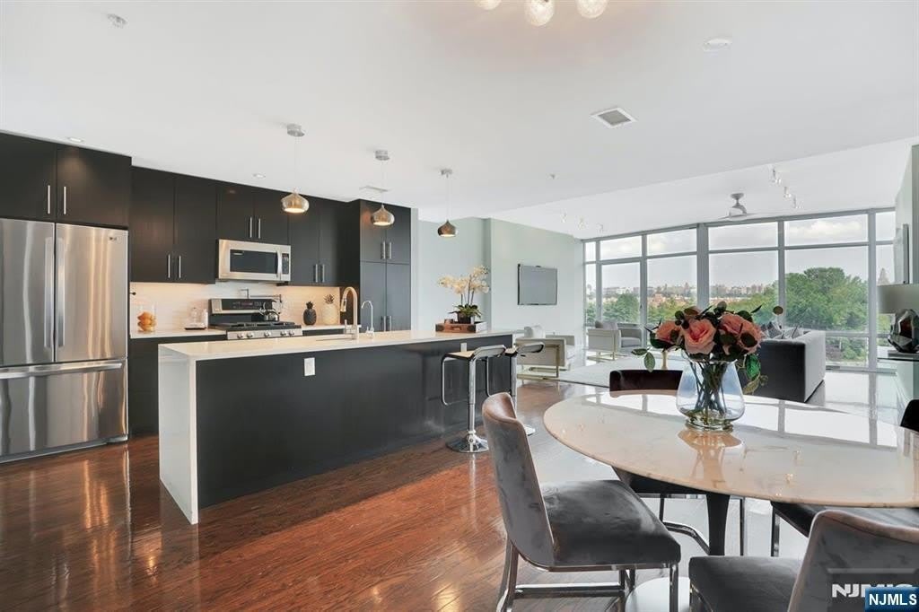 100 Thompson Lane – photo 1