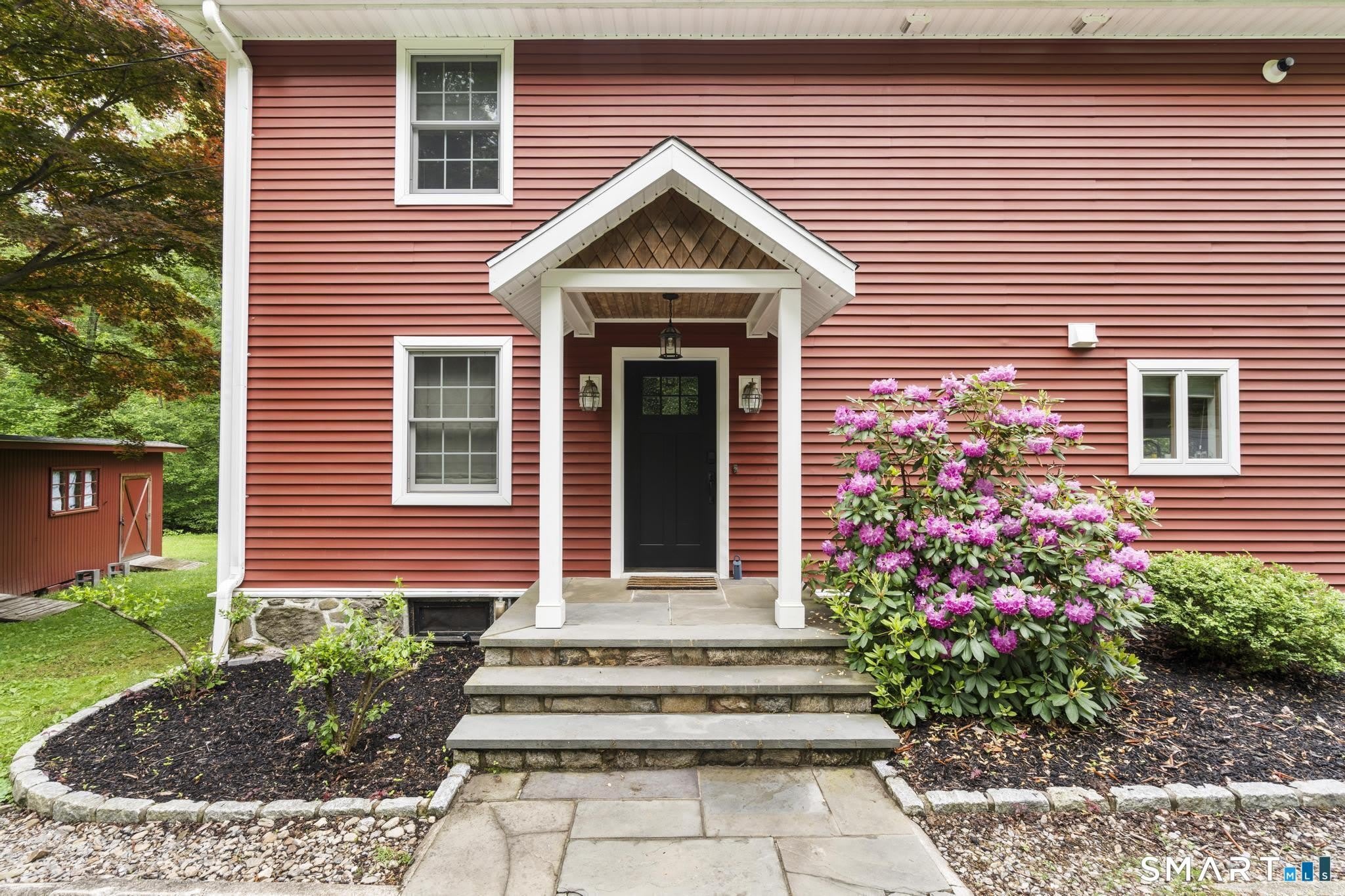 35 Armstrong Road – photo 1